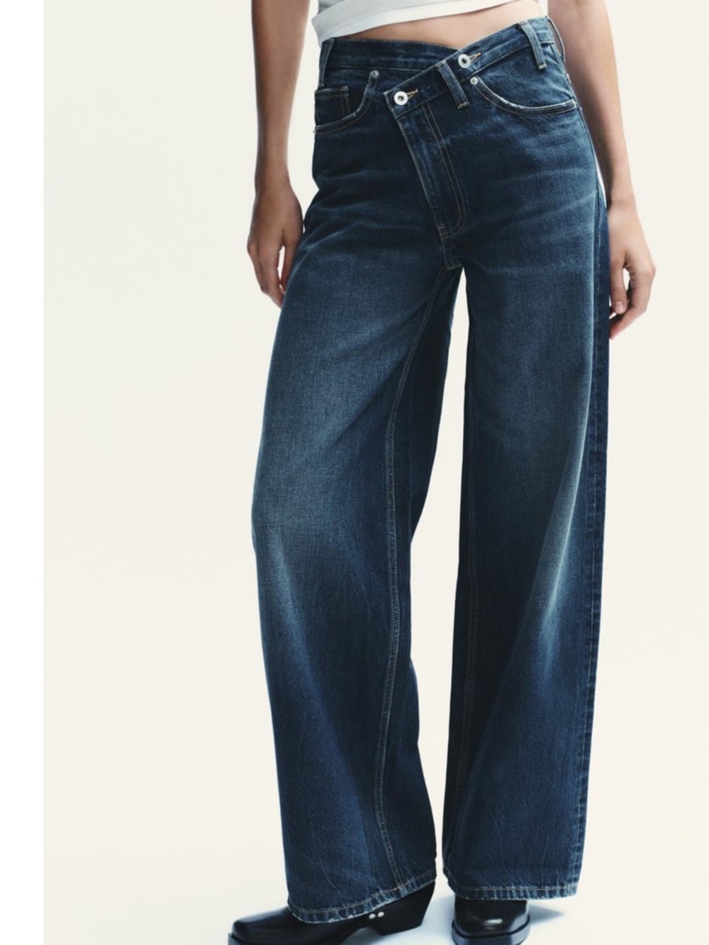 Zara HIGH-WAIST CROSSOVER WAIST WIDE LEG JEANS Size 8 - Picture 4 of 13